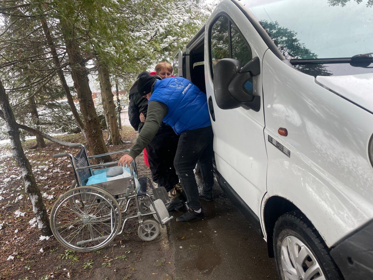 Волонтери евакуювали ще одну родину з окупованої частини Херсонщини