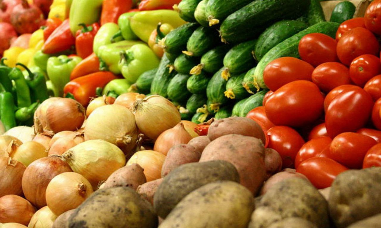 Овочі на ринку у Великих Копанях змушені продавати задешево