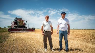 Крадене зерно з Херсонщини окупанти продають Китаю, Індії та Туреччині