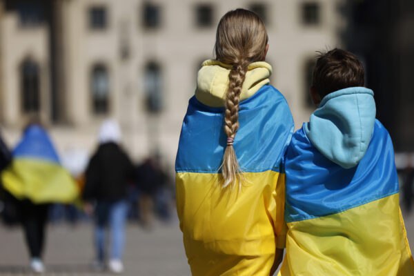 Чотирьох дітей з тимчасово окупованого лівобережжя Херсонщини повернули в Україну