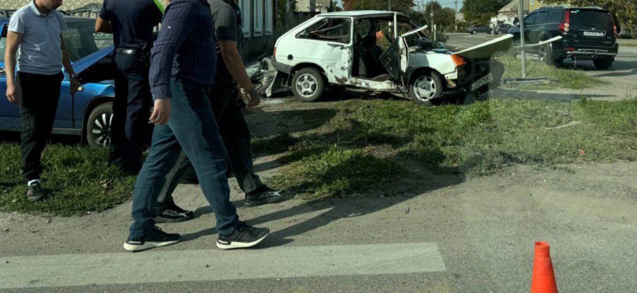 На перехресті з новими дорожніми знаками у Генічеську знову сталась ДТП