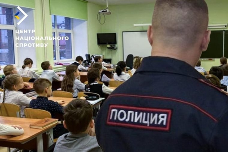 На окупованій частині Херсонщини поліцайські політруки “промивають мізки” школярам