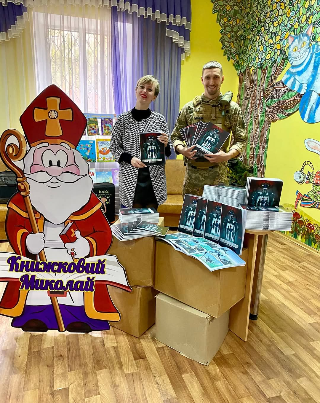 Захисники подарували книжки херсонській бібліотеці.