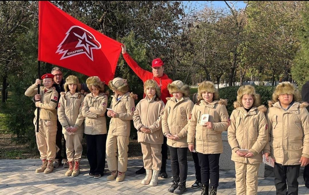 На лівобережжі російські паспорти змушують брати і старих, і юних