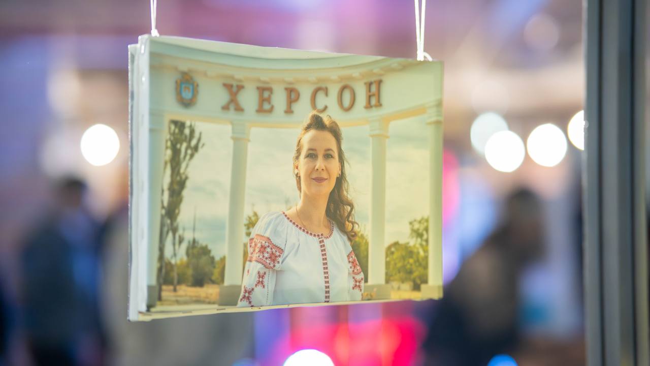 Херсонська ОВА презентувала культурно-мистецький проєкт «Херсон – люди, як струни»