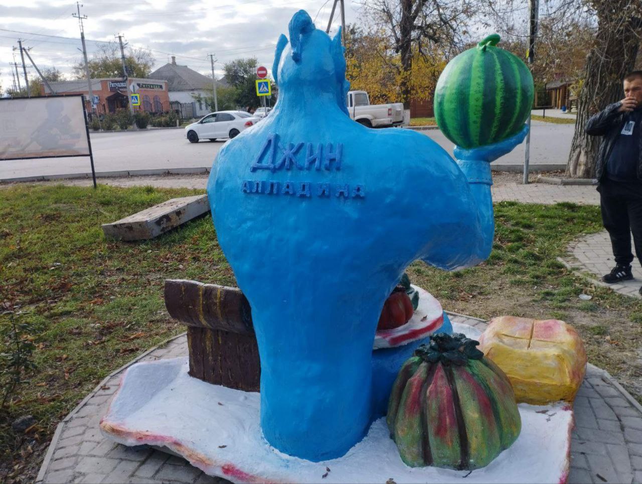 Парафіяни РПЦ вимагають прибрати пам’ятник джину у Генічеську