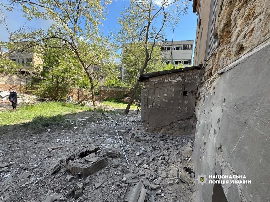 Внаслідок ворожої масованої атаки в Херсоні загинула жінка
