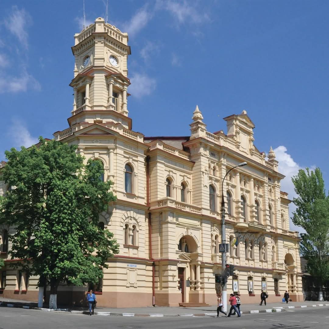 Привласнив понад 28 мільйонів на ремонті музею в Херсоні: підозра підприємцю