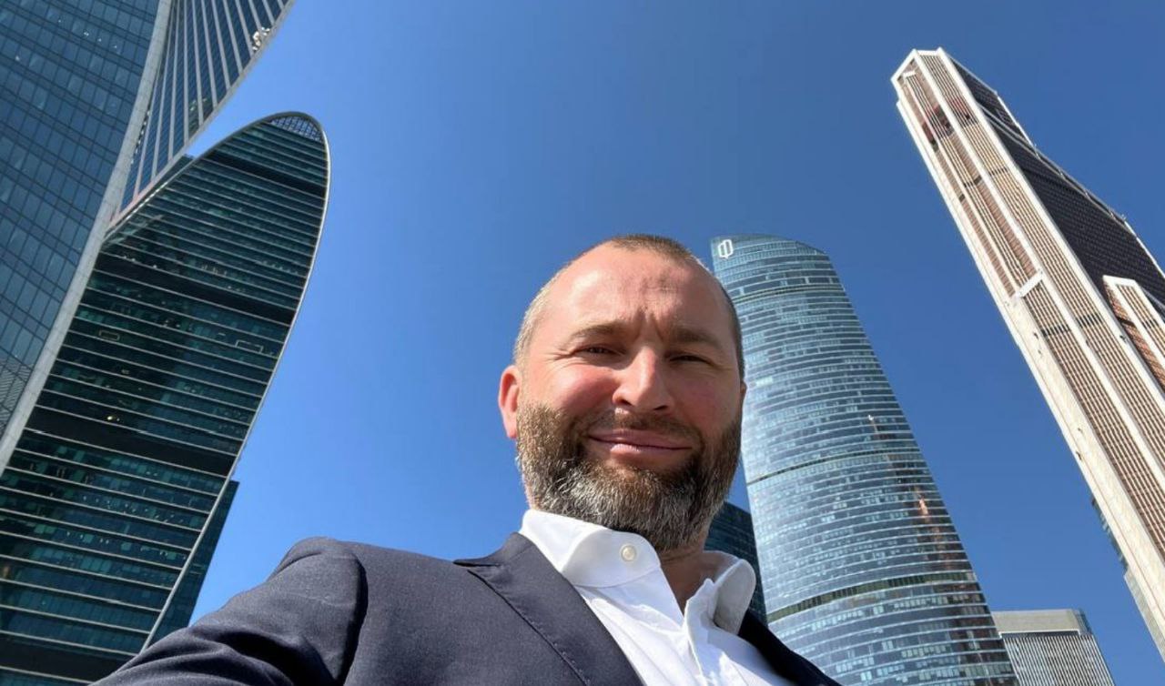 Каховський колаборант хвалиться тим, що розкрадає «округ»