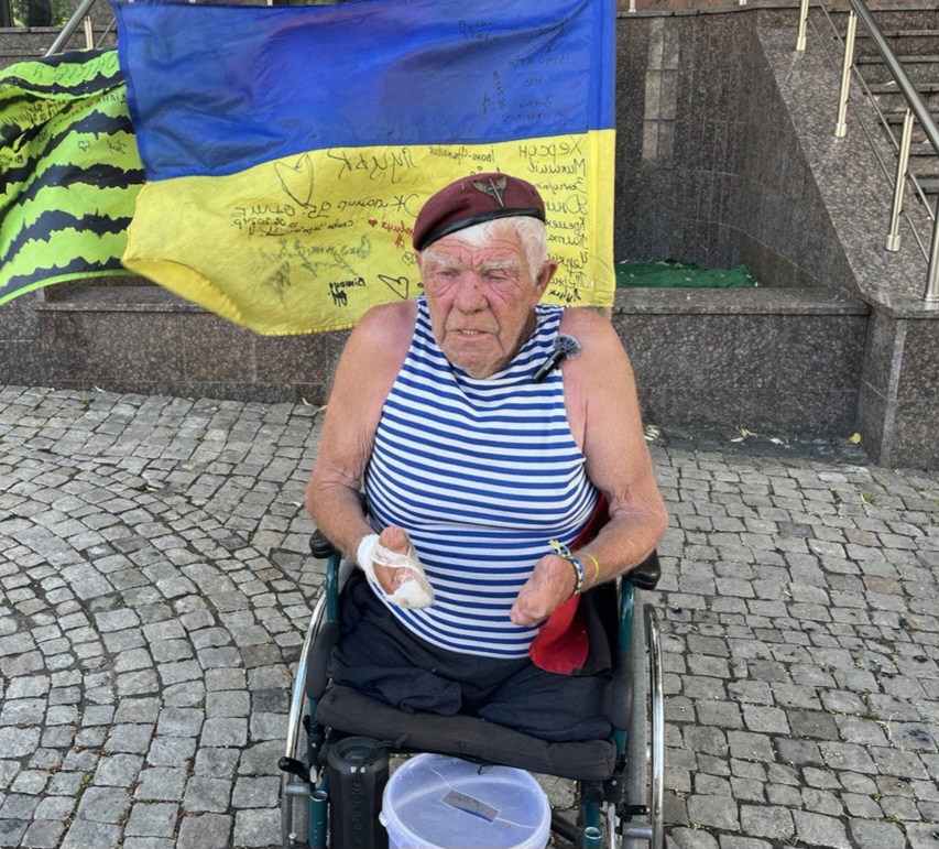 Херсонського волонтера Григорія Янченка визнано «Народним доброчинцем»