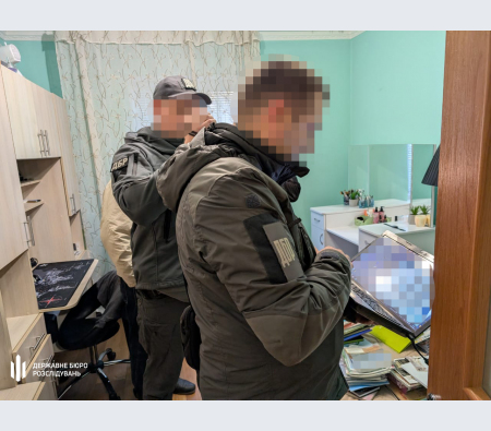 У Херсоні викрито правоохоронця, який за хабарі допомагав отримувати водійські права