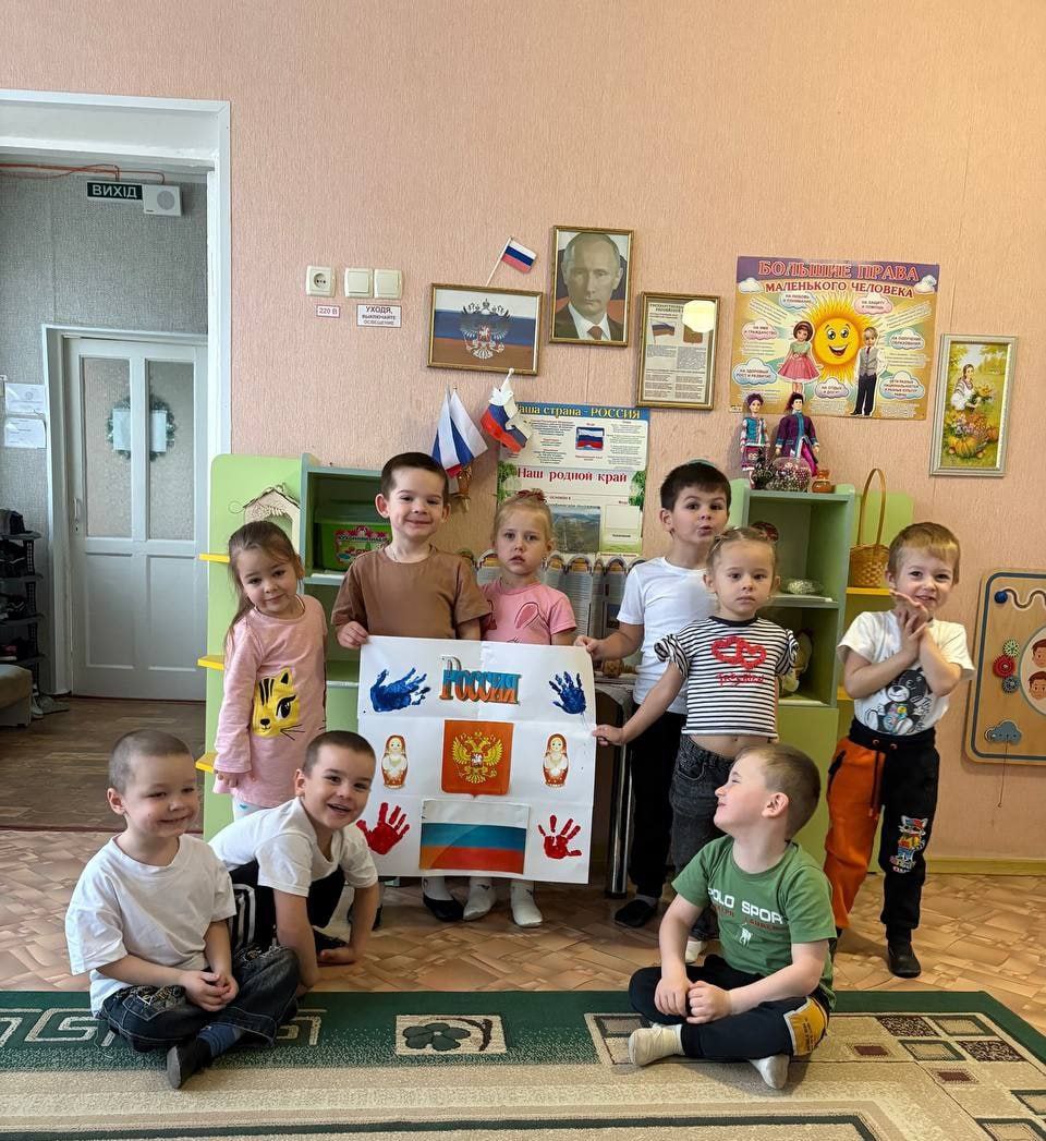 На лівобережжі юним українцям щодня повторюють, що вони – росіяни