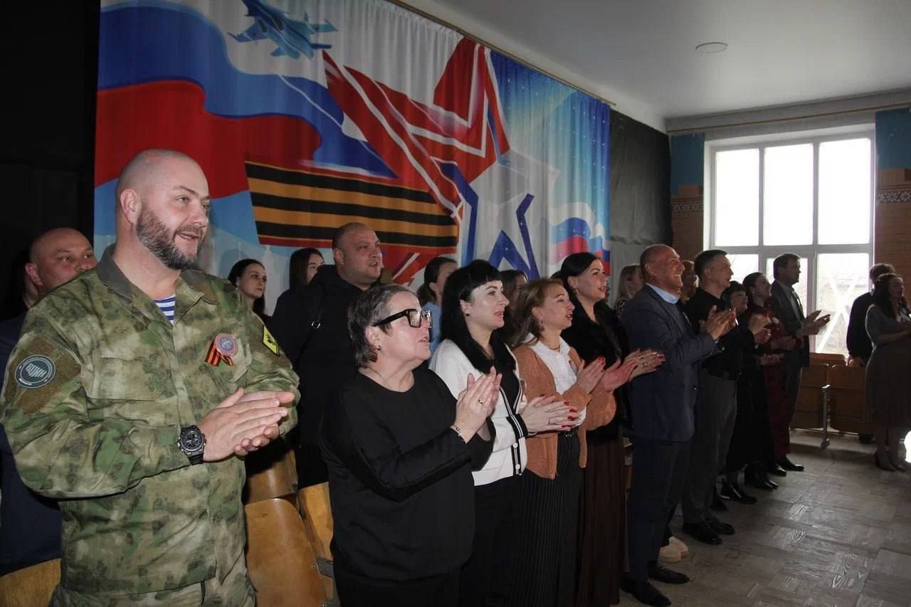 Окупанти влаштували для дітей Новоолексіївки «бал побєди»