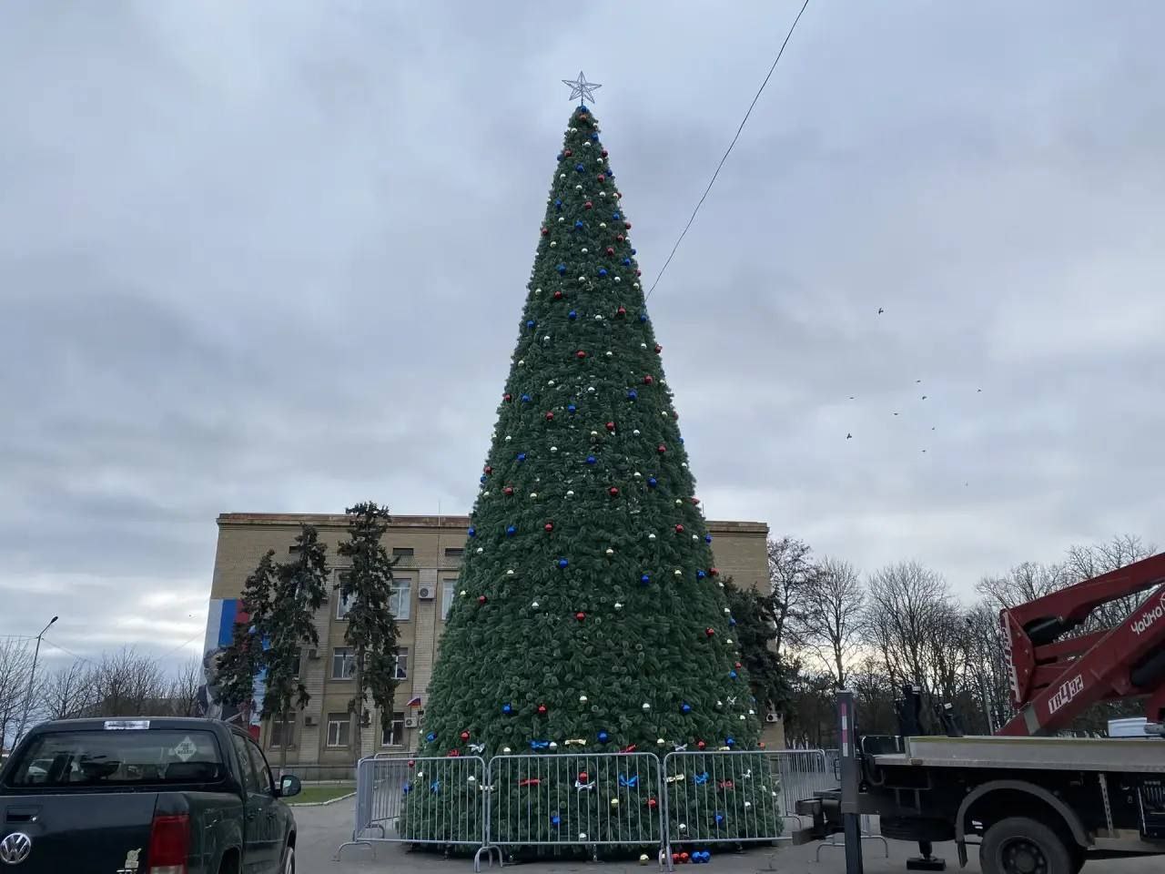 Свято без людей: топ-5 ялинок окупованої Херсонщини